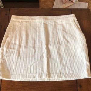 White corduroy pocketed skirt